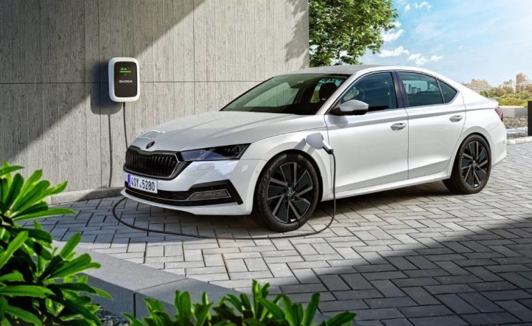 Skoda. Ya ofrece puntos de recarga privados