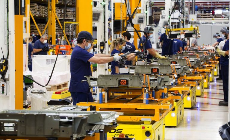 PSA Vigo: Ya fabrican 300 baterías al día