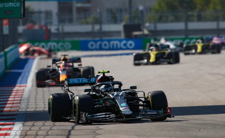 Bottas vence, pero no convence