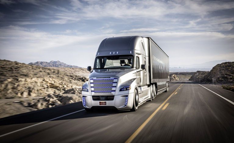 Freightliner Inspiration Truck. El primer camión que conduce sólo