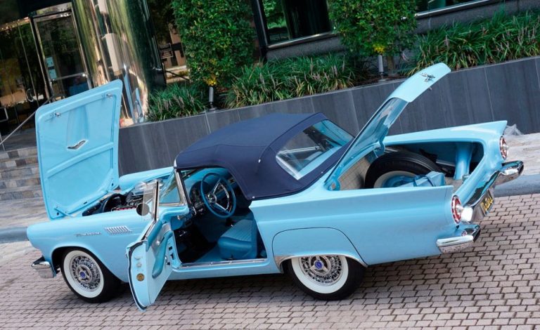 Ford Thunderbird. A subasta uno de los pocos con cambio manual