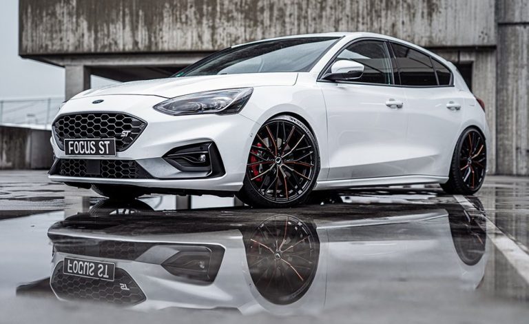 Ford Focus ST. JMS Fahrzeugteile te lo prepara