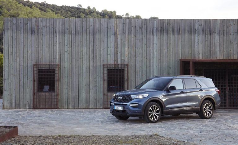 Probamos el Ford Explorer. Su mecánica híbrida enchufable rinde 457 caballos