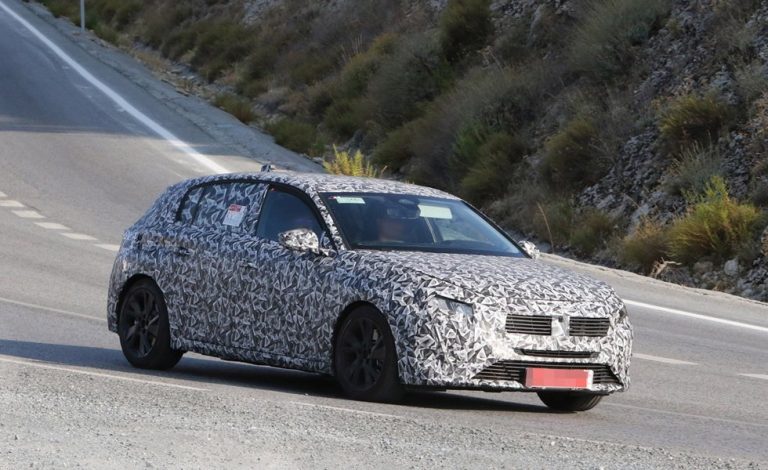 El futuro Peugeot 308 sigue rodando por España
