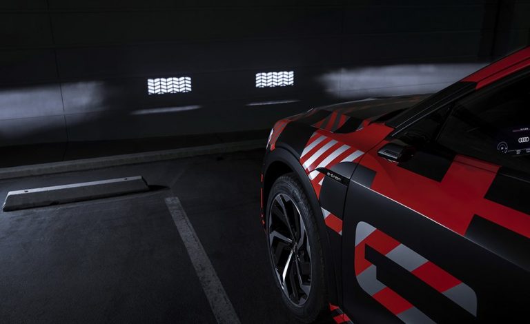 Los Audi e-tron y e-tron Sportback ahora disponen de luces Digital Matrix LED