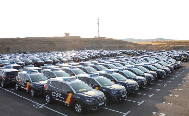 Citroën C5 Aircross, Opel Astra, Peugeot 308 y 3008 Hybrid, los nuevos coches de la policía