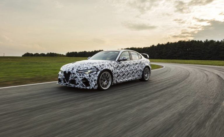 Räikkönen y Giovinazzi ponen al límite al nuevo Alfa Romeo Giulia GTA