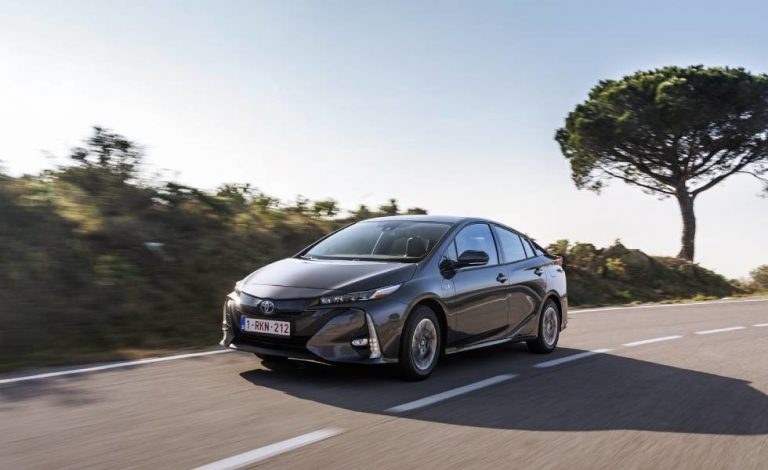 Toyota Prius Plug-in. El nuevo híbrido enchufable aterriza en España