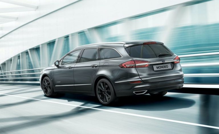 El único Ford Mondeo de gasolina, tiene mecánica híbrida