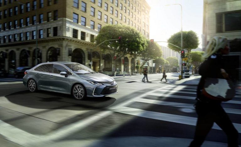 Toyota Corolla Sedan Electric Hybrid 2021. Disponible desde 21.950 euros
