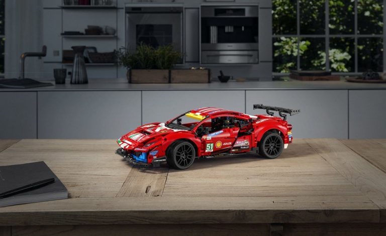 Ármate de paciencia para construir tu Ferrari 488 GTE de Lego Technic