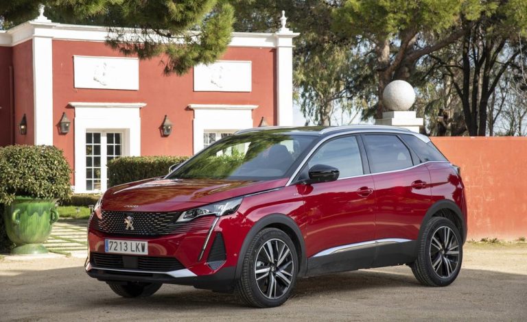 Conducimos el nuevo Peugeot 3008. Sigue en su línea