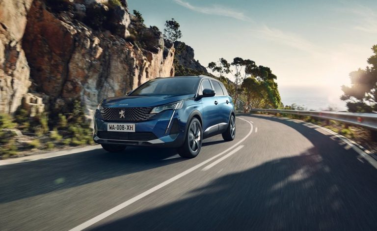 Conducimos el nuevo Peugeot 5008. Con madera de líder