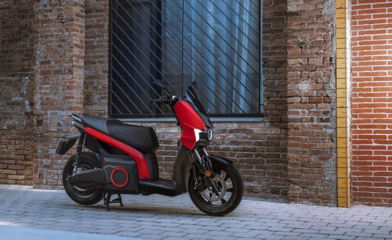 Seat comienza a producir su primera moto eléctrica