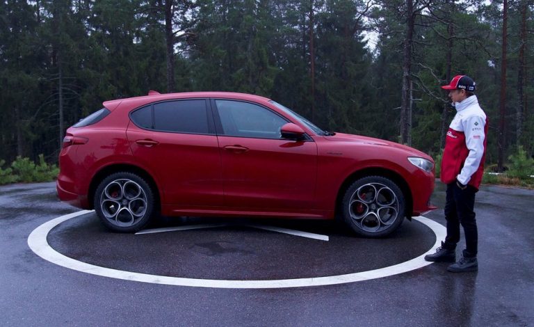 Este Alfa Romeo Stelvio es el coche de Kimi Räikkönen