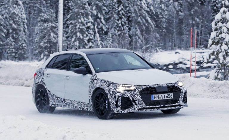 El Audi RS3 Sportback disfruta sobre la nieve