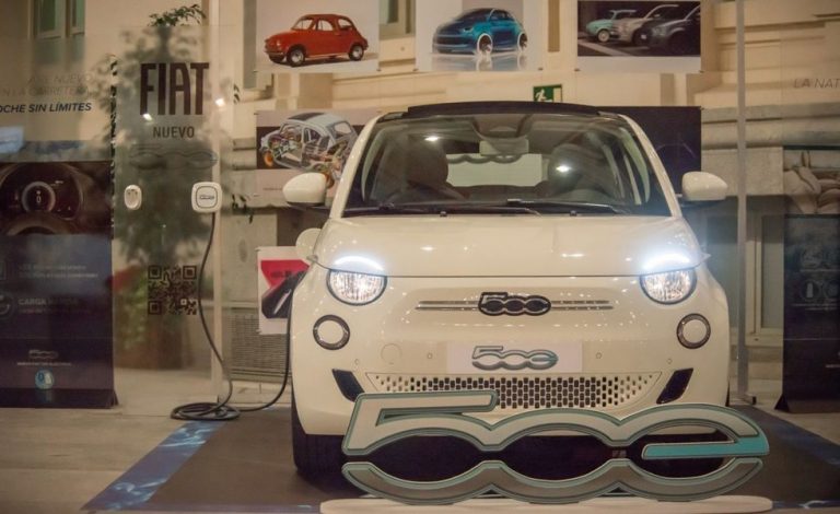 El Fiat 500e, protagonista de la Navidad en Madrid