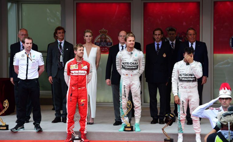 La estrella de Mercedes se clava en el pecho de Hamilton