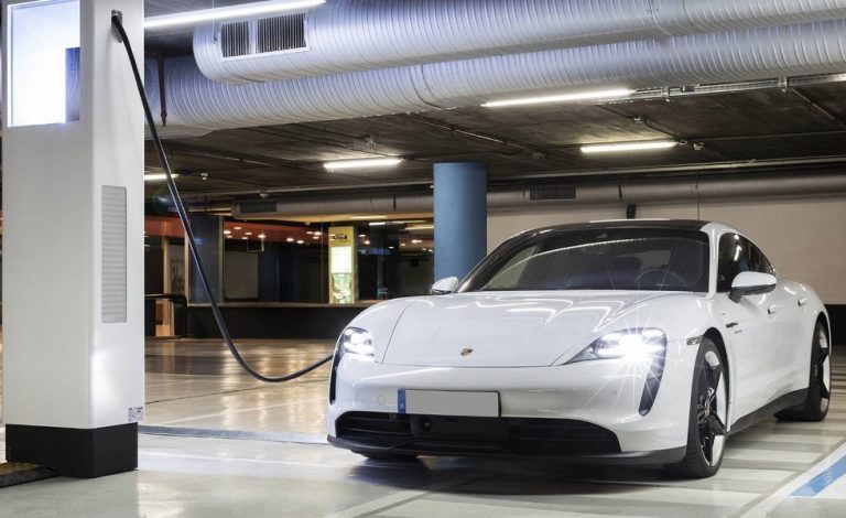 Porsche instala cargadores superrápidos en varias ciudades de la península