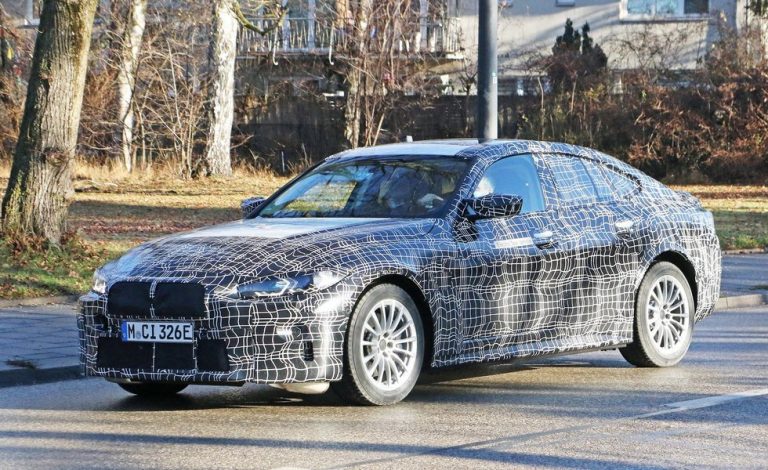El BMW i4 M, de nuevo en acción