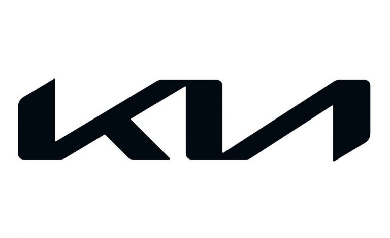 Kia toma el cielo para presentar su nuevo logo