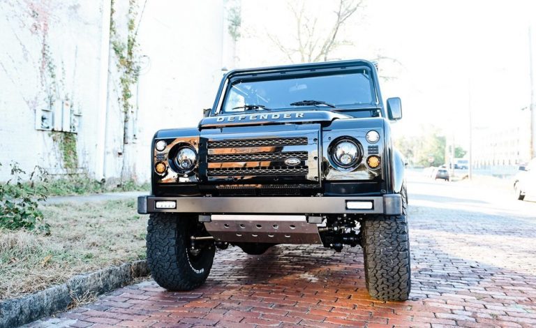 Land Rover Defender 90 Soft Top. Osprey te lo fabrica desde cero