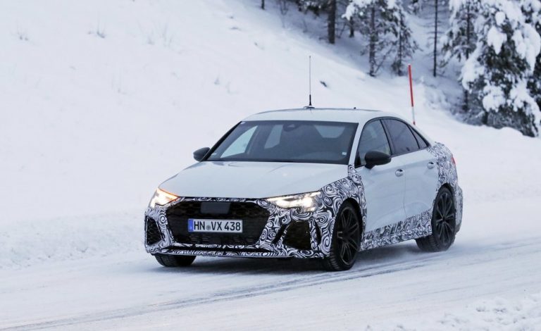 Audi RS3 Sedán 2021. Potencia en la nieve