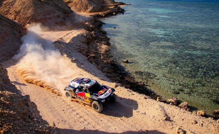 Dakar 2021: Etapa Nº 9. Sainz se desangra en la victoria de Peterhansel