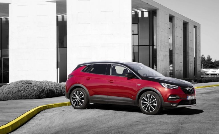Opel Grandland X Hybrid4. Tracción total y 300 CV para el SUV