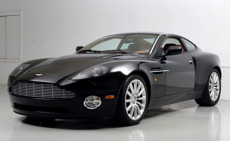 Aston Martin V12 Vanquish. Se vende este con menos de 8.000 kilómetros