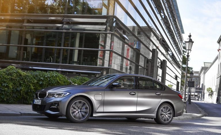 320e y 520e. Los nuevos híbridos enchufables de BMW