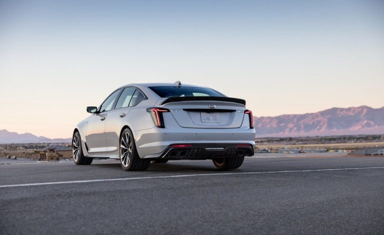 Cadillac CT5-V Blackwing. Un BMW M5 CS a precio de 530d
