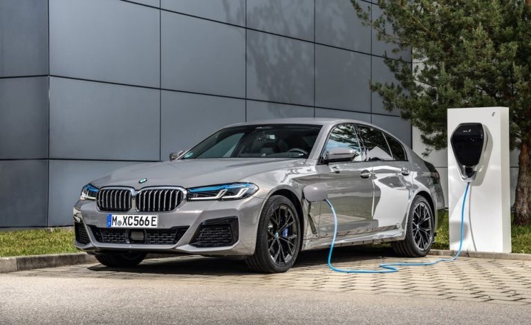 BMW 320e y BMW 520e. Los nuevos híbridos enchufables ya tienen precio