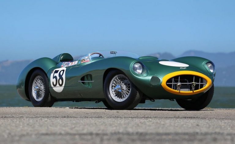 Se vende esta fiel réplica del Aston Martin DBR2 de 1958