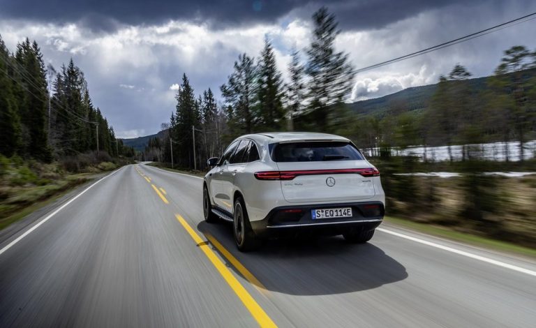 Mercedes-Benz EQC 400 4Matic. Estrena versión AMG Line y baja de precio