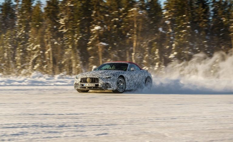 El Mercedes-AMG SL Roadster 2022 sigue con sus tests