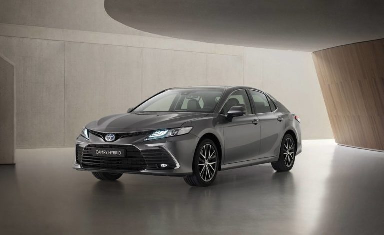 Toyota Camry Electric Hybrid 2021. La gran berlina se actualiza