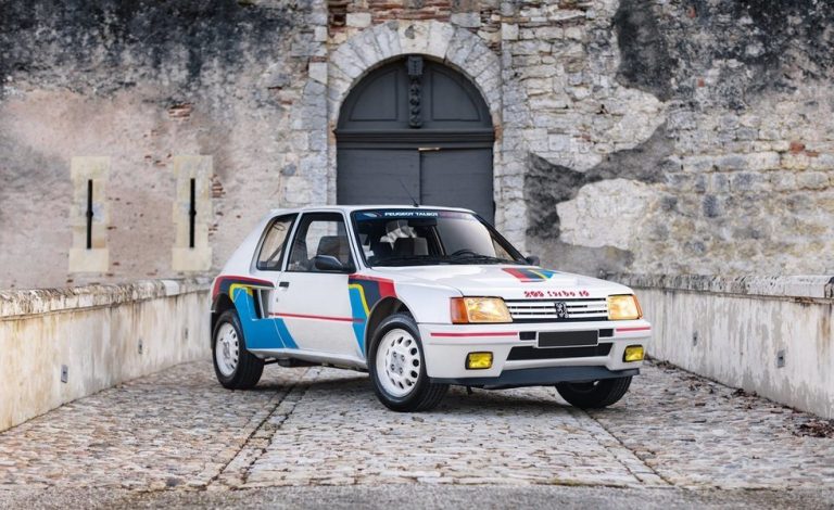 Este Peugeot 205 Turbo 16 del 84 es uno de los únicos 4 que se hicieron en este color