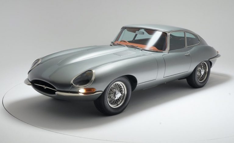 Jaguar E-Type. Helm hace que la joya vuelva a relucir
