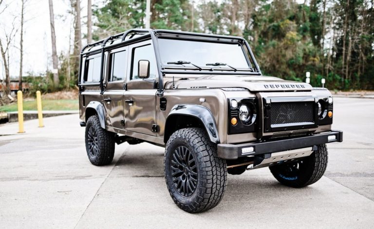 Osprey firma este Land Rover Defender con motor Corvette