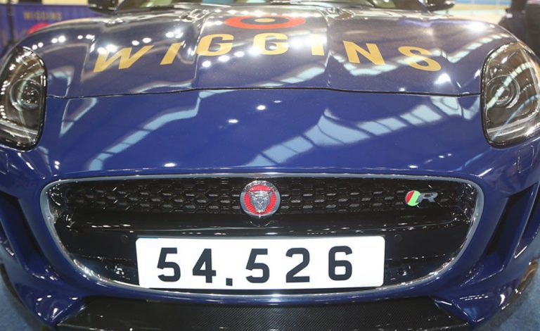 Jaguar ayuda a Sir Bradley Wiggins a batir el récord de la hora en ciclismo