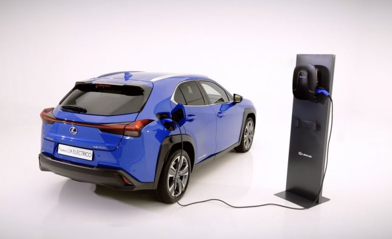 El Lexus UX 300e viene con cargador de última generación