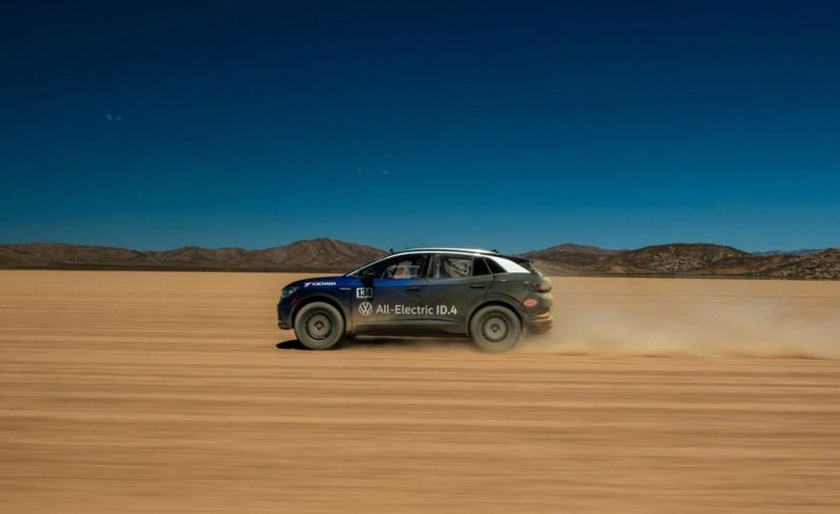 Este Volkswagen ID.4 finaliza el NORRA 1000 en Baja California