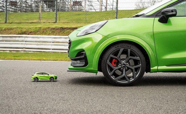 Ford Puma ST contra Puma ST de radiocontrol: ¿Quién ganará?