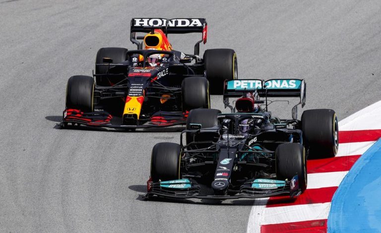 Hamilton y Mercedes juegan con Verstappen y Red Bull