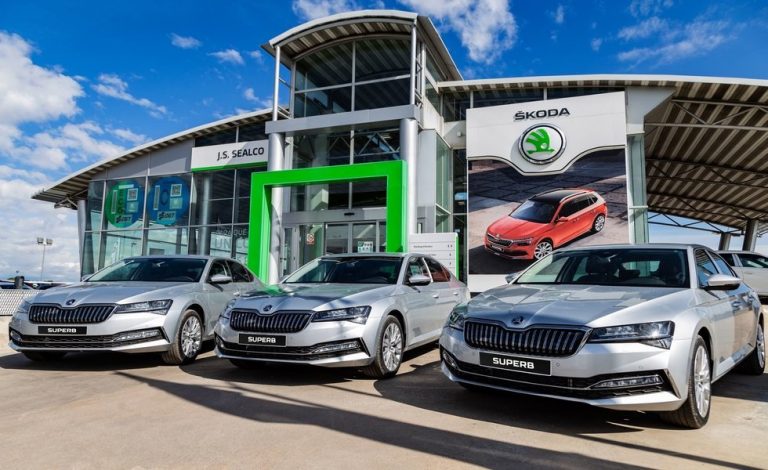 Skoda entrega 10 Superb IV híbridos para la flota del Ayuntamiento de Madrid