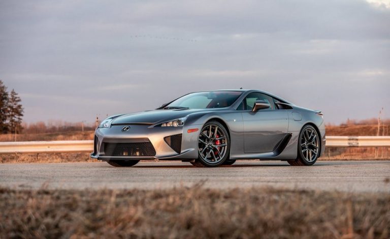 Lexus LFA. Se vende uno de los once en este color