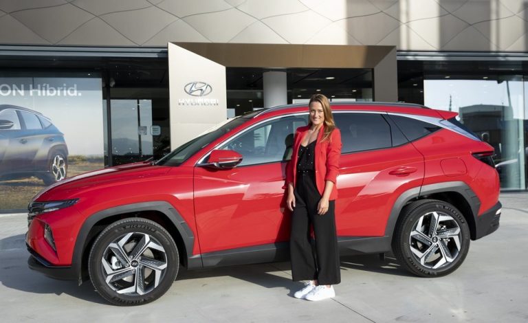 Mireia Belmonte estrena el Hyundai Tucson híbrido
