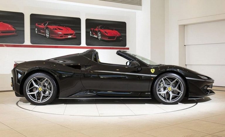 Ferrari J50. Este se pone a la venta en Japón