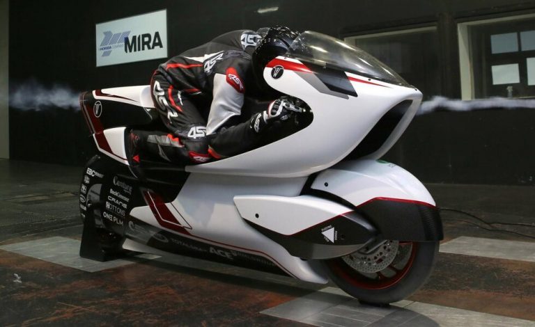 Esta aerodinámica moto eléctrica promete superar los 400 km/h
